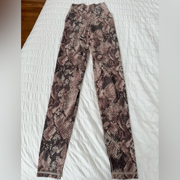 Aerie snake print leggings - Picture 4 of 4